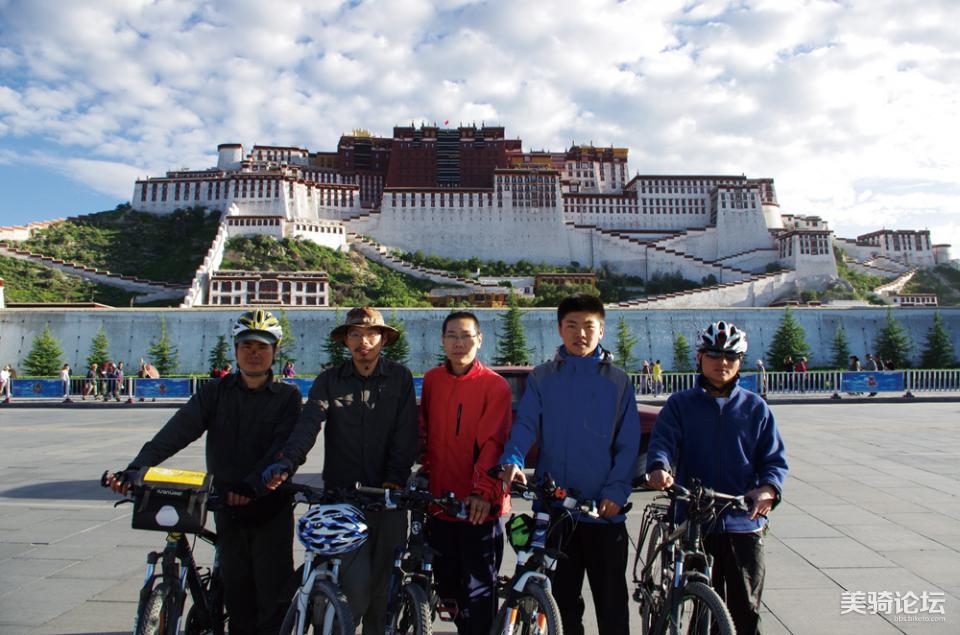 从右至左:安徽小陈,新疆男孩,哈尔滨害虫,浙江五月天,作者本人